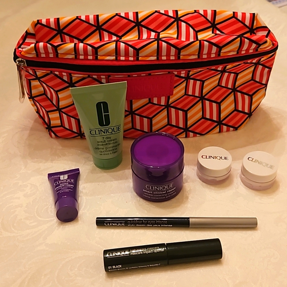 CLINIQUE BONUS GIFT SET